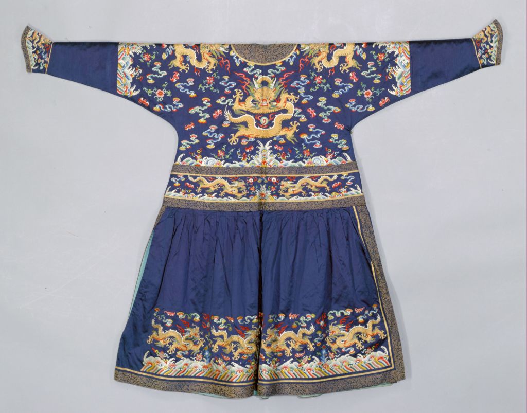 图片[2]-Stone Blue Satin Flat Gold Colorful Embroidery Gold Dragon Cladding Gown-China Archive